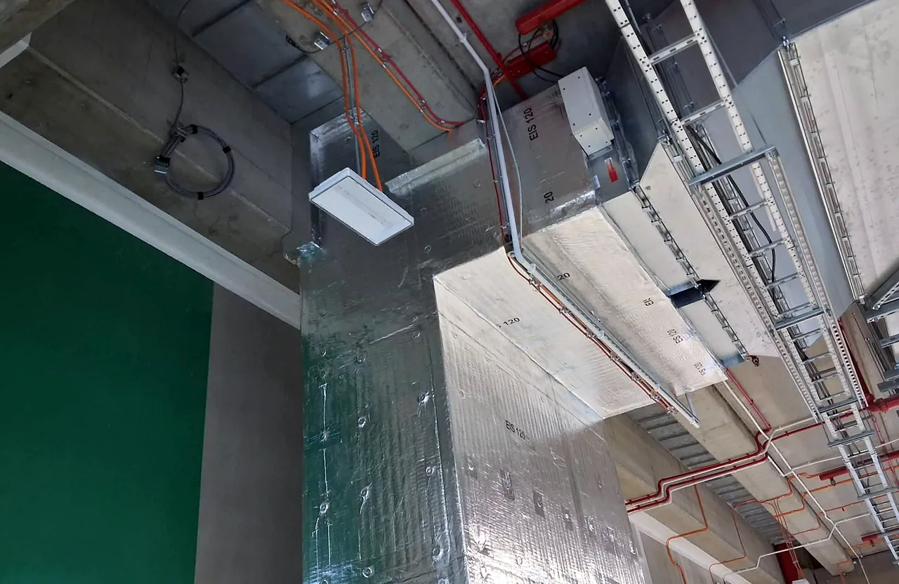 CONLIT fire-protected ductwork with EIS 120 classification at ceiling level